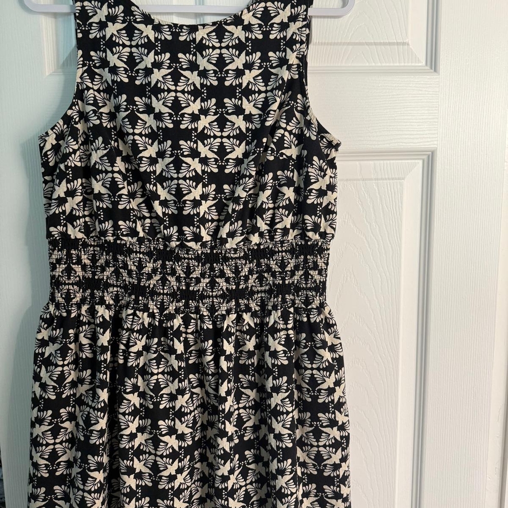 Universal Thread Black and White Pleated Midi Dress